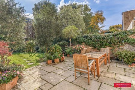 3 bedroom flat to rent - Photo 4