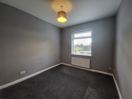 3 bedroom semi-detached to let - Photo 2