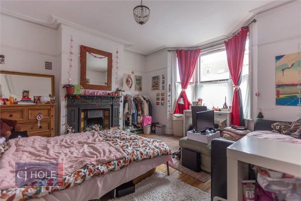 Downend Road, - Photo 1