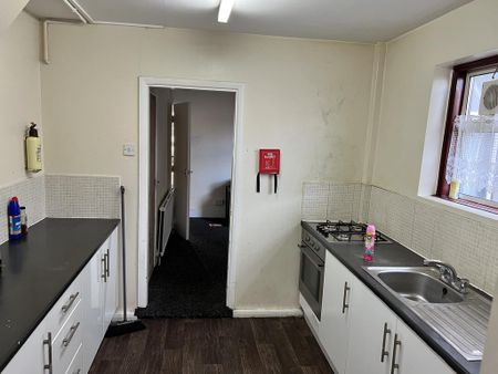 3 bedroom terraced house to rent - Photo 5