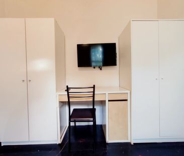 Room 4 #291A - Photo 3