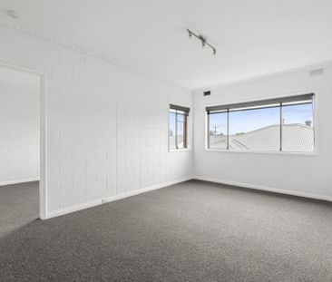 Spacious Apartment In The Heart of Geelong West - Photo 4