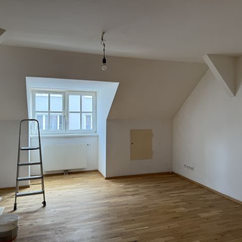 Helle 2-Zimmer Dachgeschosswohnung in Krems-Zentrum - Foto 1
