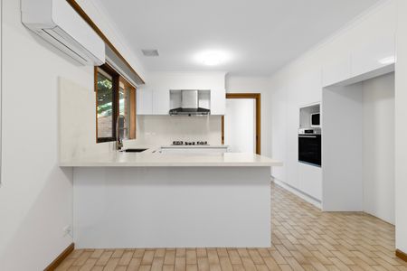 3/748-750 Waverley Road, Glen Waverley VIC 3150 - Photo 2