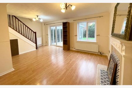 7, Barkstone Drive, Herongate, Shropshire, SY1 3XT - Photo 2