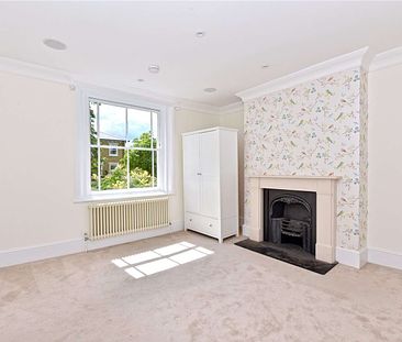 Elegant Grade II Listed residence set over five floors with larger than usual garden in the heart of Windsor. - Photo 4