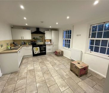 A well-presented four bedroom house, with a large garden in a rural... - Photo 5