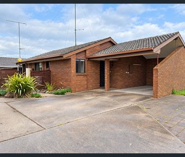 Low-Maintenance Living in a Convenient Location - Photo 4