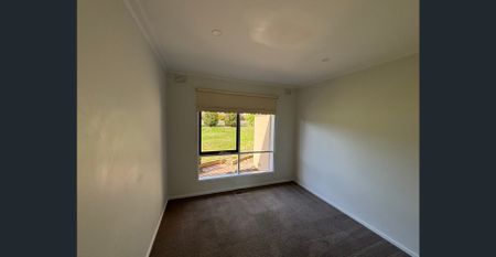 80 Roseman Road, Chirnside Park - Spacious Family Home in a Prime Chirnside Park Location - Photo 2