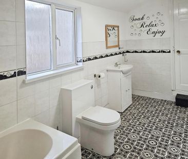 3 bedroom terraced house to rent - Photo 5