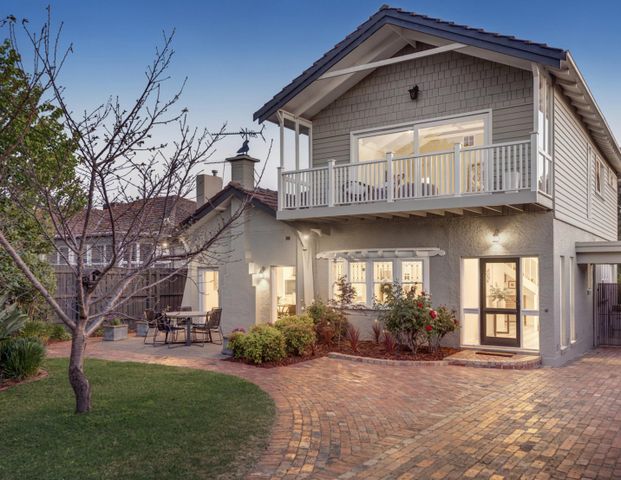 Charming 6-Bedroom Family Home - Photo 1