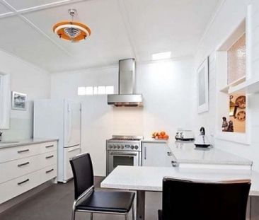 Charming coastal home in a quiet pocket - Photo 1