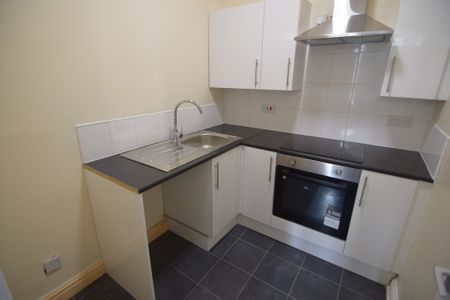 To Let 1 Bed Flat - Photo 2