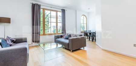 Stunning two bedroom with great space located in a great area - Photo 4