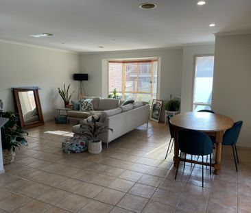 Three bedroom single story Townhouse. - Photo 1