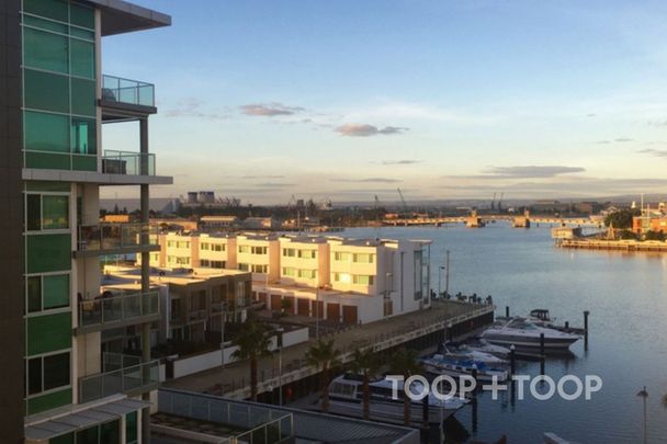 Executive Corner Apartment With River Views - Photo 1