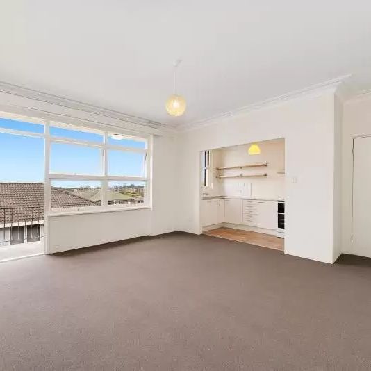 Apartment with 2 bedrooms, 1 bathroom & parking for 1 car - Photo 1