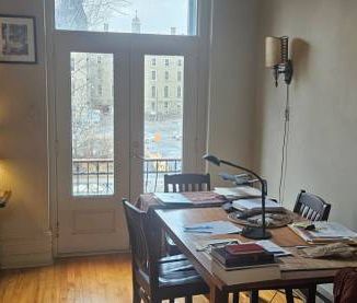 Beautifully Furnished place in Plateau Mt. Royal, available January 20 - Photo 1