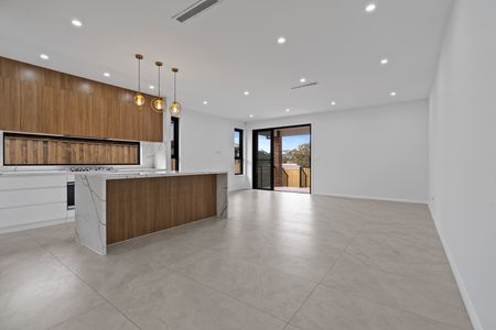 Stunning Family Home in Bradbury with Modern Features - Photo 3