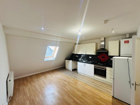 1 Bed Flat, Station Parade, IG11 - Photo 2