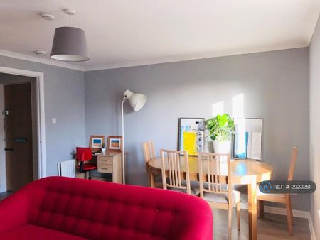 2 bedroom flat to rent - Photo 2