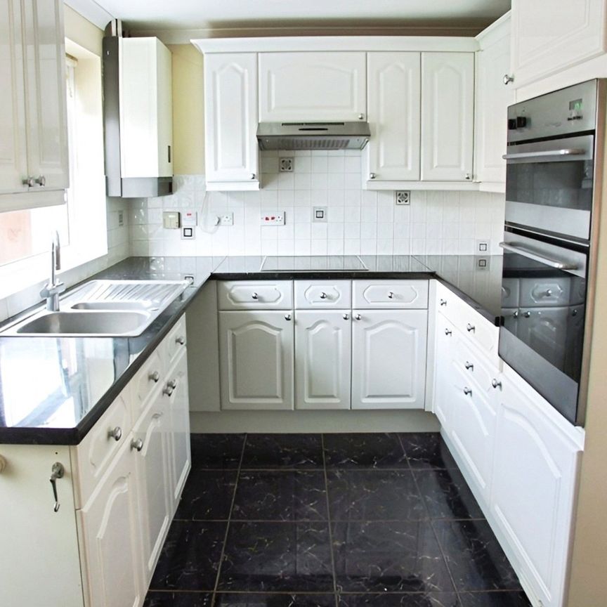 Harvard Close, Woodley, Reading, Berkshire, RG5 - Photo 1