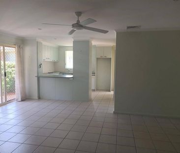 Spacious Free Standing Villa - Photo 6