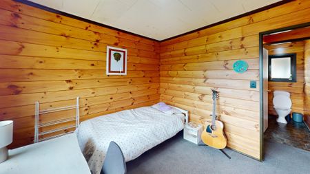 Longburn - 3 Bedrooms - Photo 3
