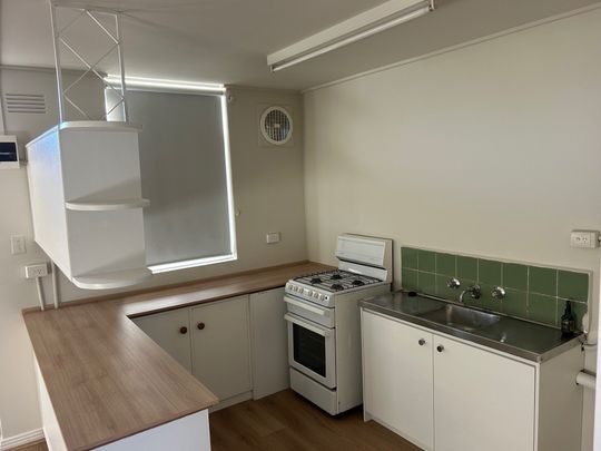 CHARMING RENOVATED APARTMENT IN THE HEART OF NORTHCOTE - Photo 1