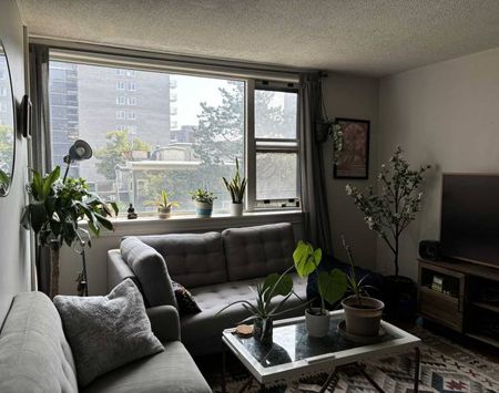 Embassy ~ Charming 1 Bedroom Condo with Balcony in Halifax! - Photo 4