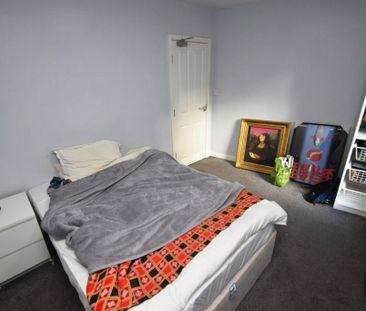 3 bedroom flat to rent - Photo 3