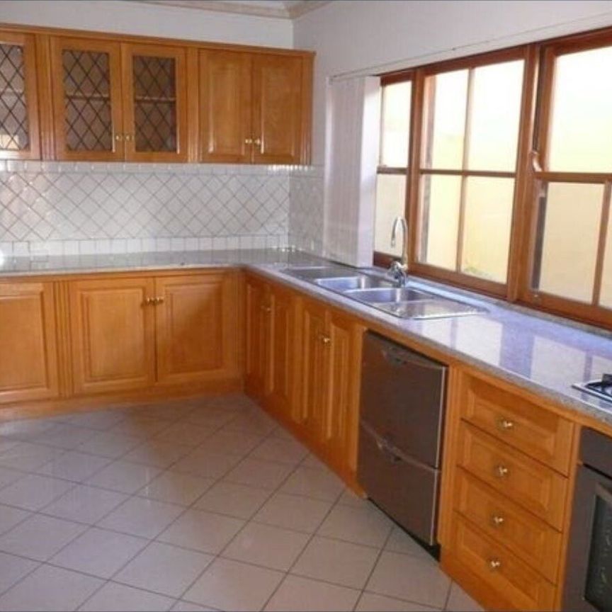 North Adelaide - Photo 1