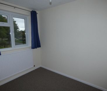 3 bedroom end of terrace house to rent - Photo 3
