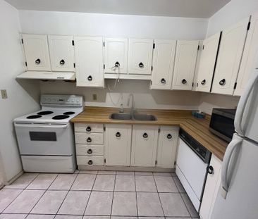 For Lease - 10 Edgecliff Golfway Unit# 909, Toronto, Ontario - Photo 3