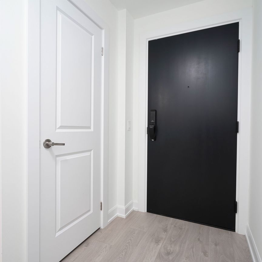 For Lease - 3220 William Coltson Avenue Unit# 813, Oakville, Ontario - Photo 1