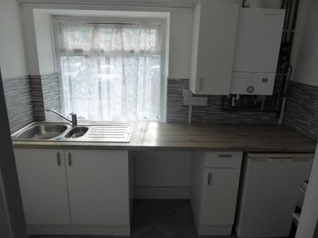 Studio to rent - Photo 3