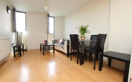 A superb, one bedroom property with great views over Bristol. A short walk to the City Centre and Temple Meads station! **Video tour available** - Photo 2