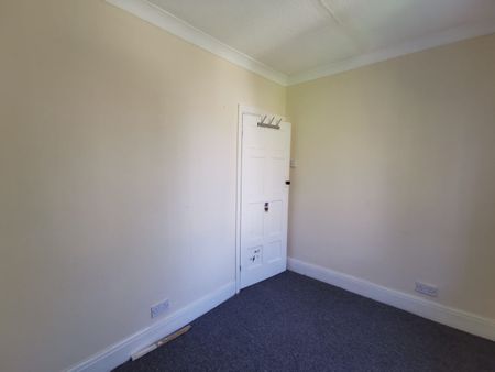 2 Bed Flat, Oak Tree Dell, NW9 - Photo 2