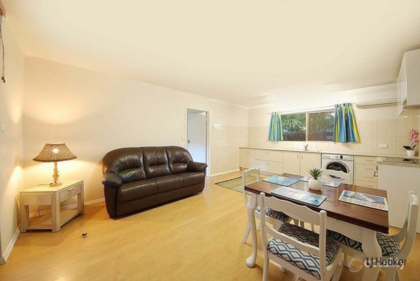 ONE BEDROOM UNFURNISHED GROUND FLOOR UNIT - STROLL TO BEACH! - Photo 1