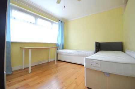 3 bedroom terraced house to rent - Photo 2