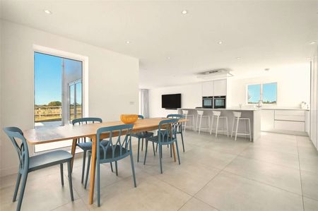 A high specification five bedroom home surrounded by open countryside. - Photo 4