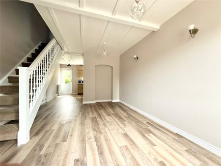 2 bedroom House in Bishops Drive, Wokingham - Photo 5