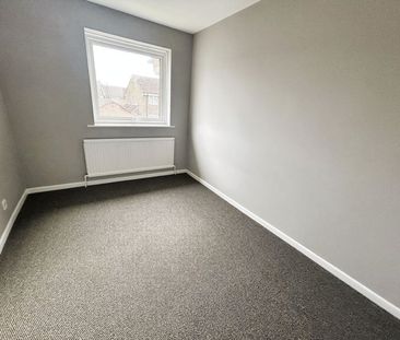 Aspen Gardens, Parkstone - Photo 3