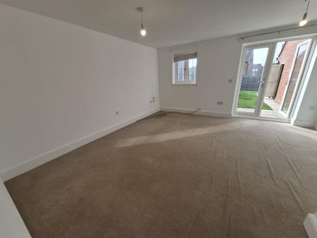 3 bedroom semi-detached house to rent - Photo 4