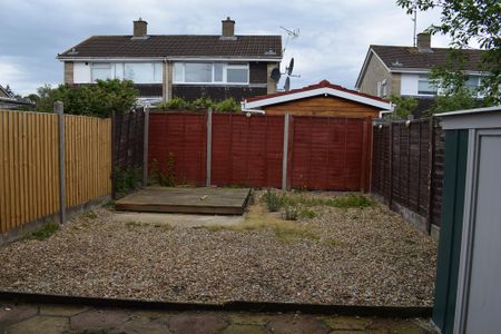 3 bedroom terraced house to rent - Photo 5