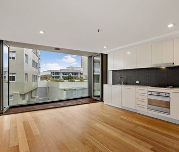 Modern Apartment with Style, Light & Location - Photo 2