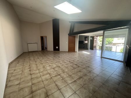 NAGES ET SOLORGUES - Appartement en R+1 T4 de 104m² avec terrasse couverte - Photo 2