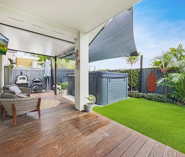 Centrally Located Modern Home with Spa and Additional Study! - Photo 3