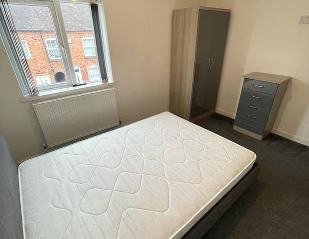 Long Street Room 2 - Photo 1