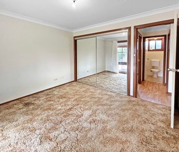 Charming Family Home with Pool - Photo 5